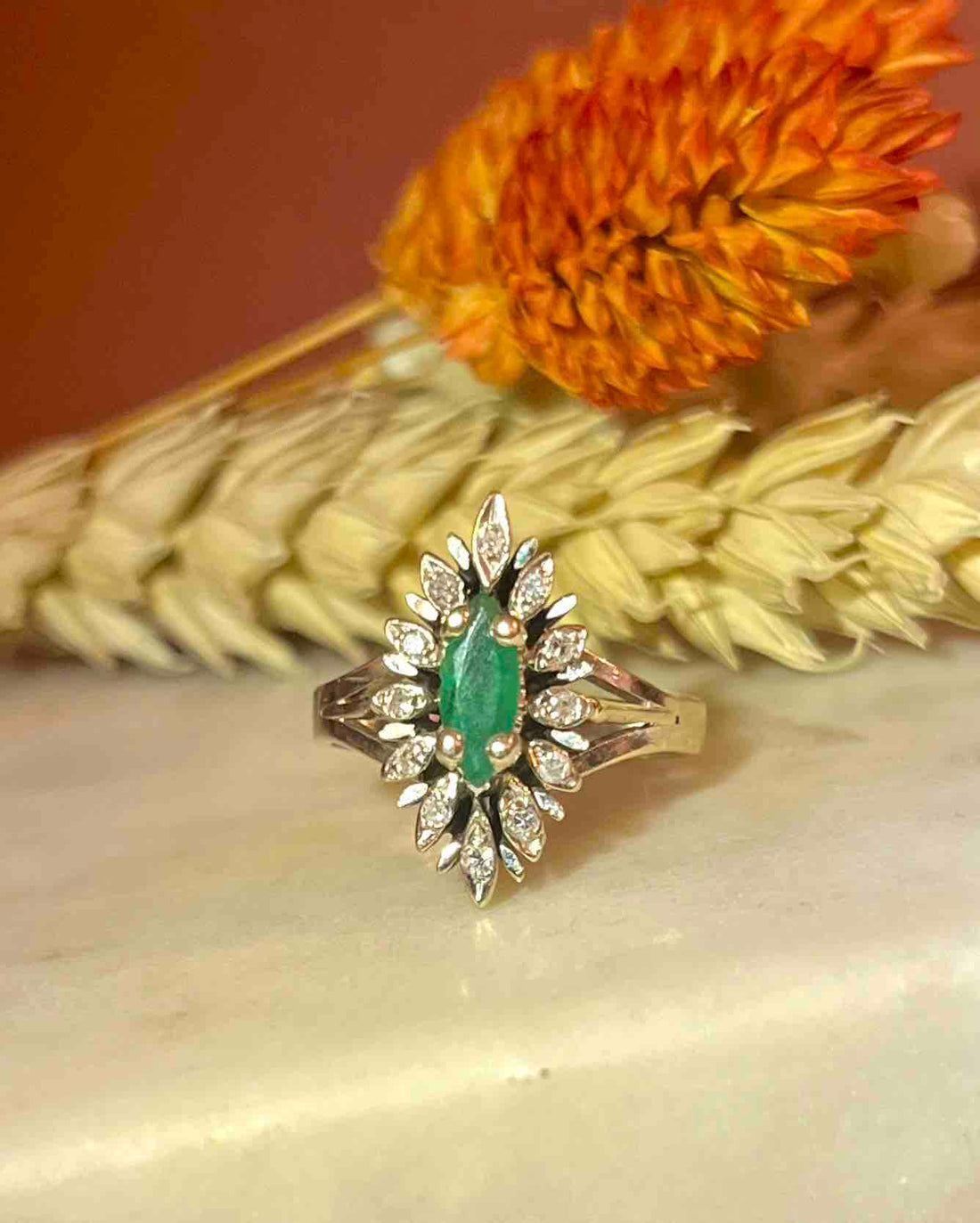 Bague Marguerite émeraude &amp; diamants &quot;Chélia&quot;