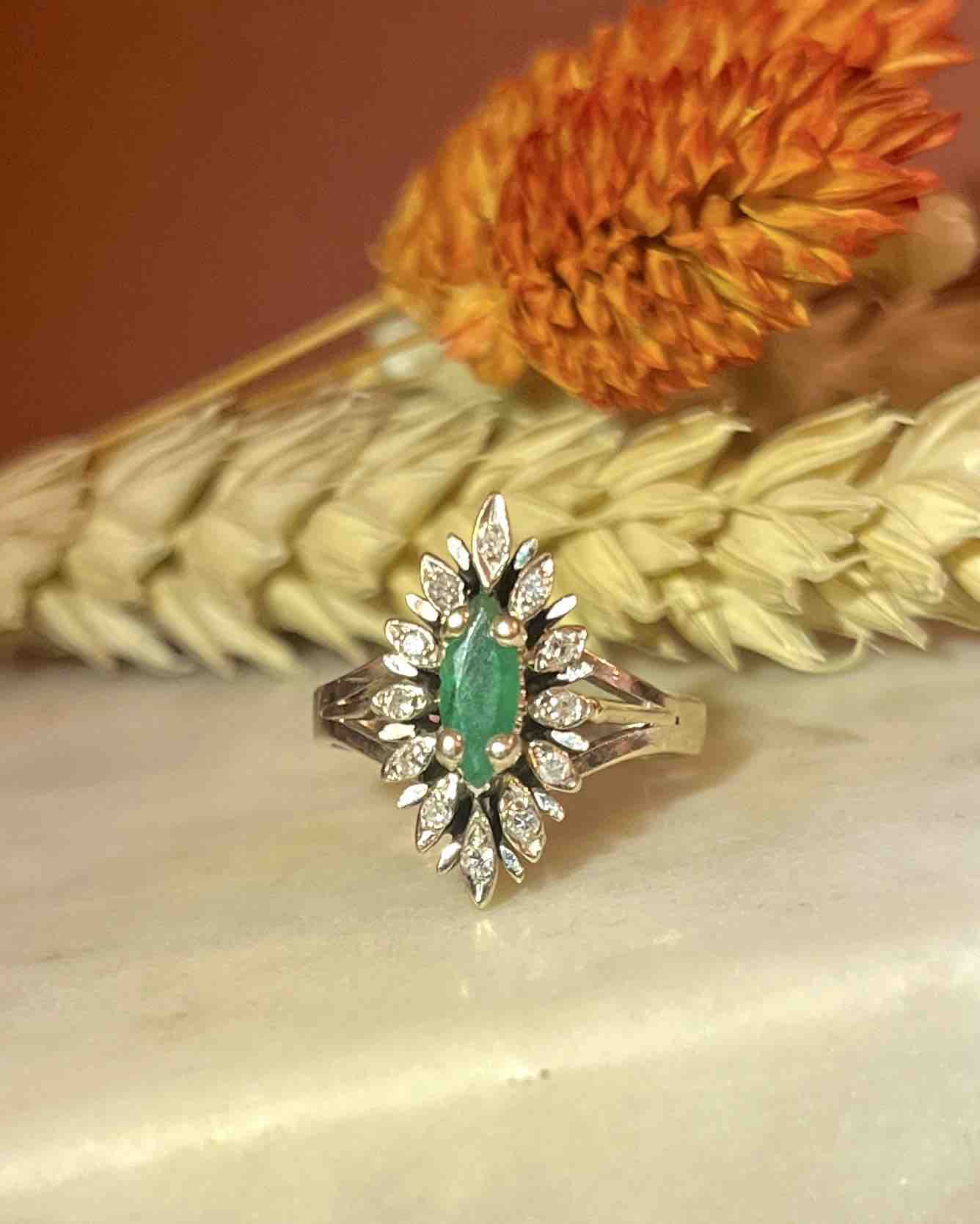Bague Marguerite émeraude &amp; diamants &quot;Chélia&quot;