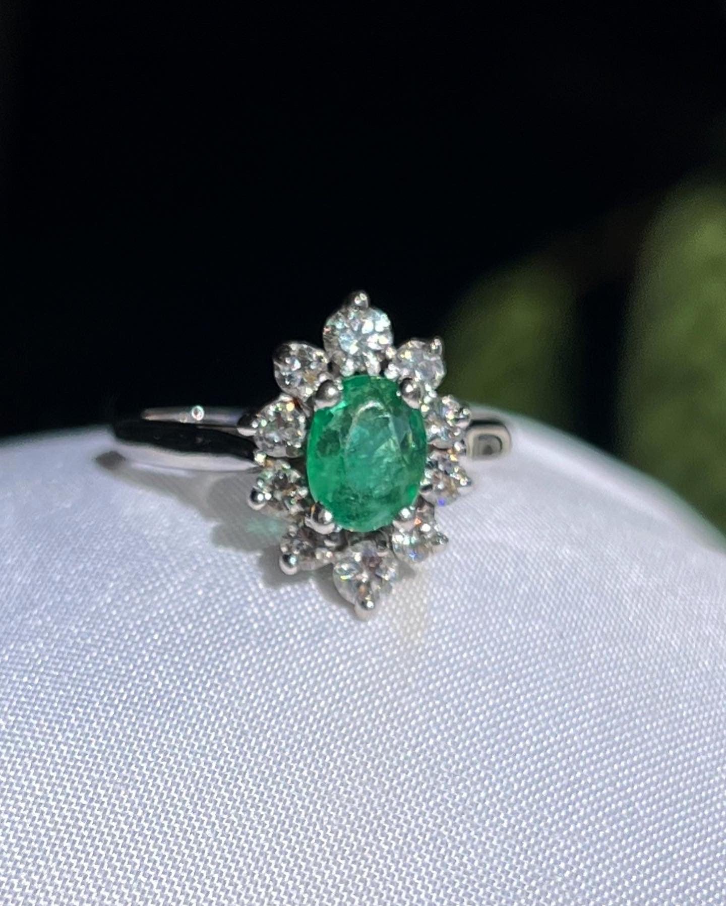 Bague Marguerite émeraude &amp; diamants "Anis" - Elliade Paris