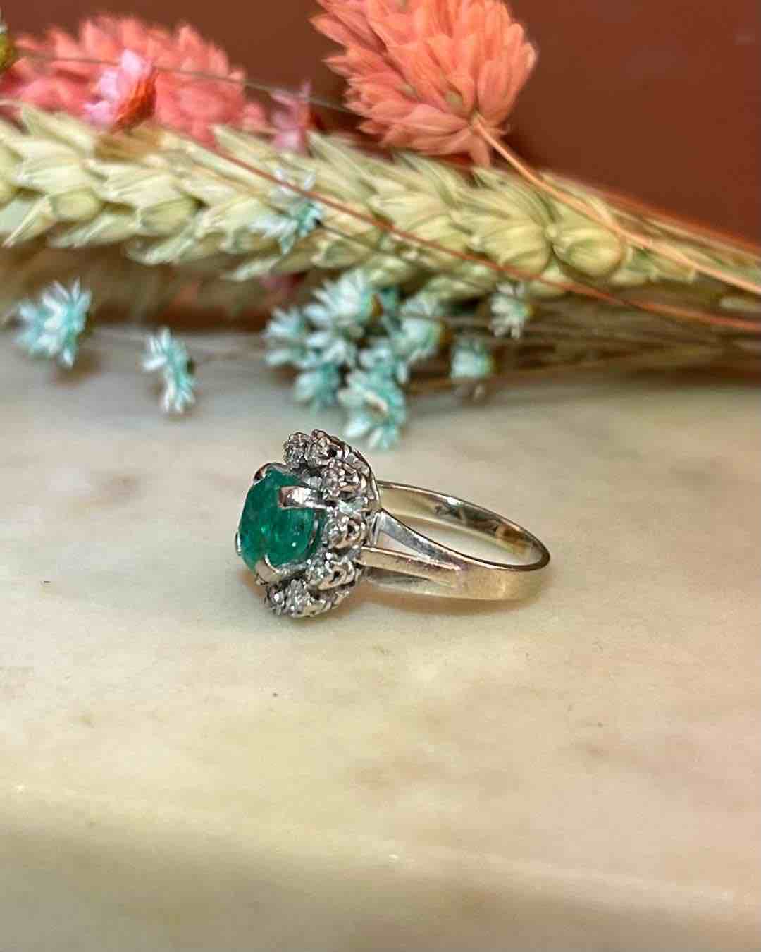 Bague Marguerite émeraude &amp; diamants &quot;Ashley&quot; - Elliade Paris