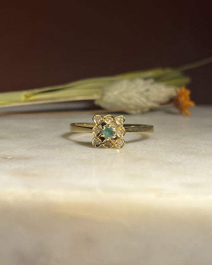 Bague marguerite émeraude &amp; diamants &quot;Cassandra&quot; - Elliade Paris