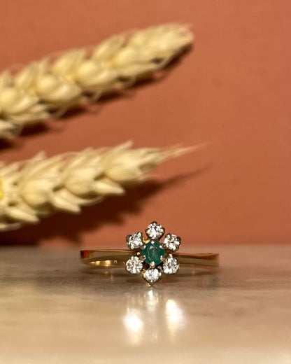 Bague Marguerite Émeraude &amp; Diamants &quot;Cécile&quot; - Elliade Paris