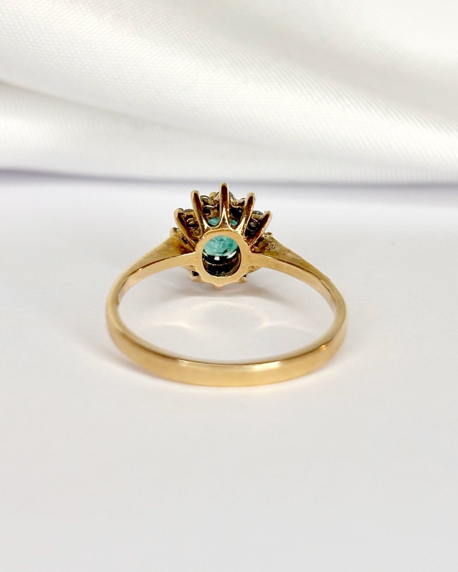 Bague Marguerite Émeraude &amp; Diamants "Christie" - Elliade Paris