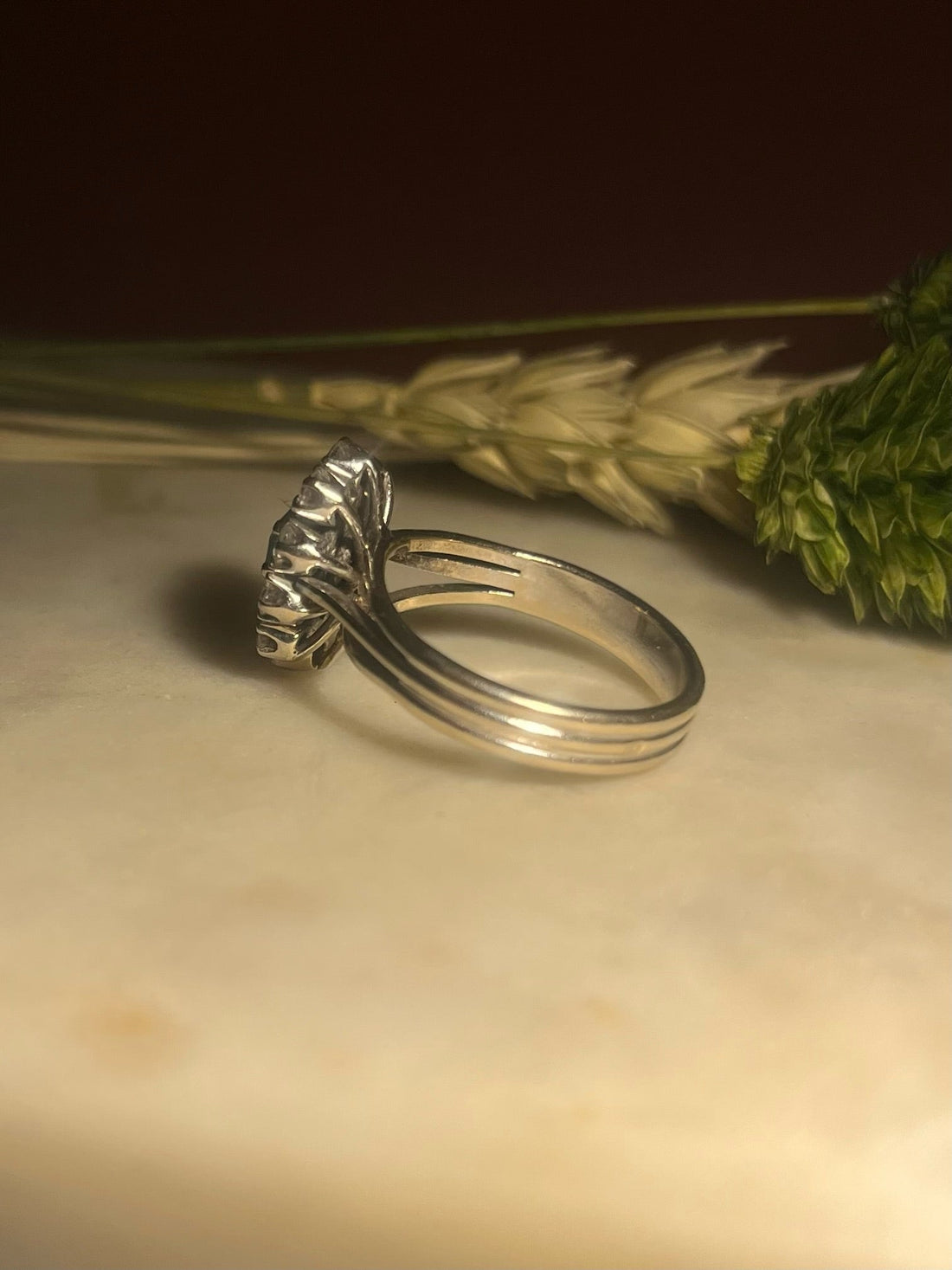 Bague Marguerite émeraude &amp; diamants &quot;Clolie&quot; - Elliade Paris
