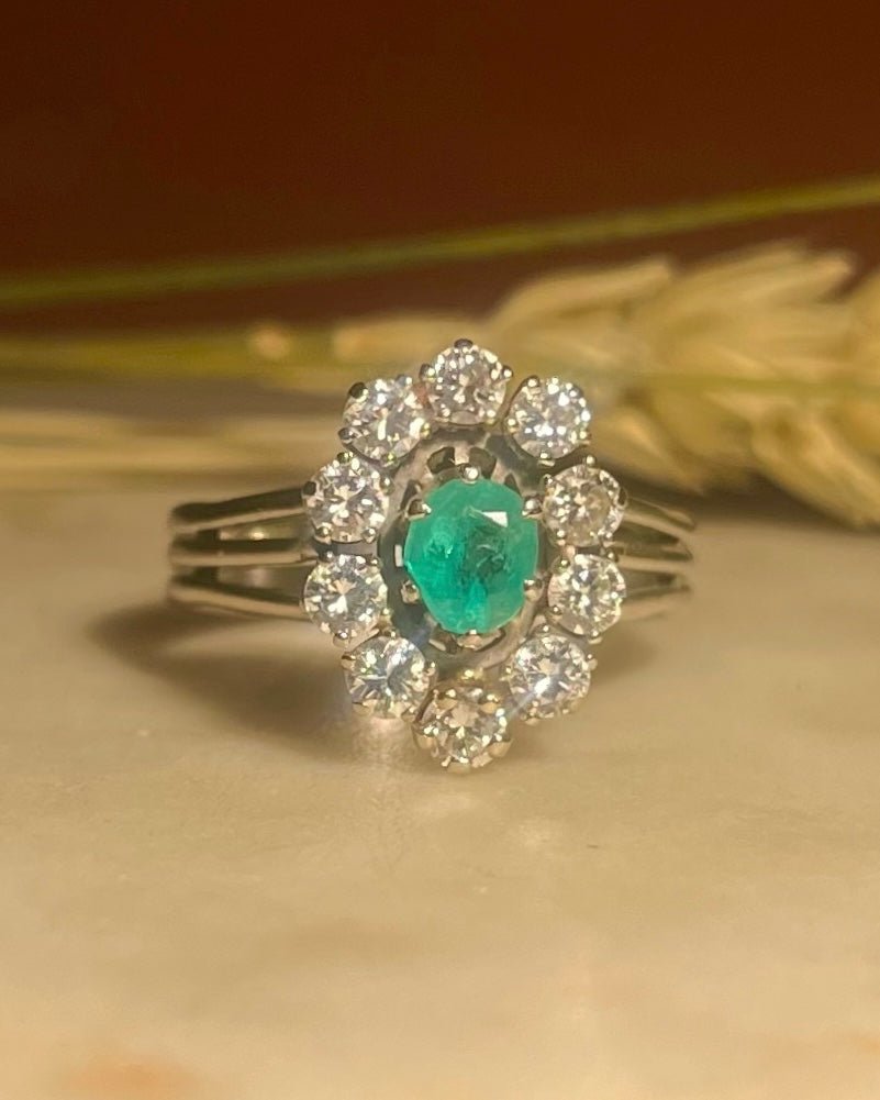 Bague Marguerite émeraude &amp; diamants &quot;Clolie&quot; - Elliade Paris