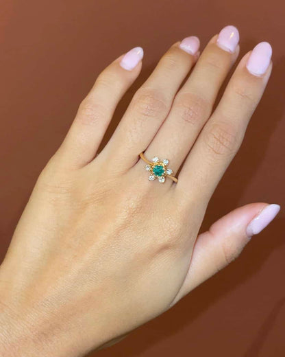 Bague Marguerite Émeraude &amp; Diamants &quot;Demelza&quot; - Elliade Paris