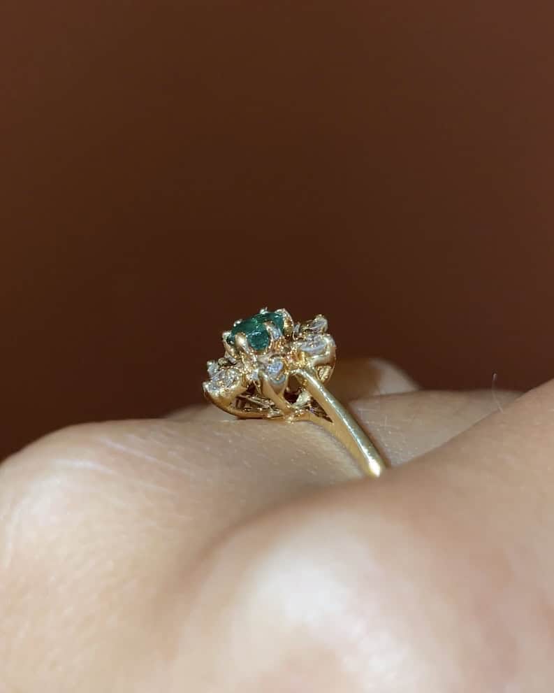 Bague Marguerite Émeraude &amp; Diamants "Demelza" - Elliade Paris