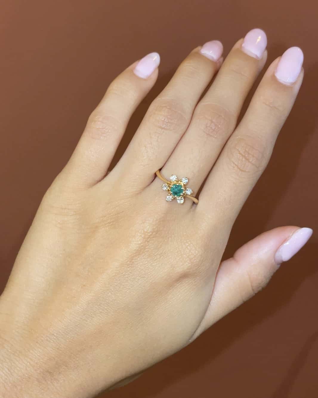 Bague Marguerite Émeraude &amp; Diamants "Demelza" - Elliade Paris