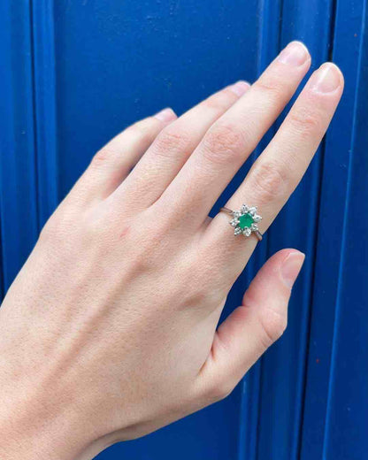 Bague Marguerite Émeraude &amp; Diamants &quot;Eglantine&quot; - Elliade Paris