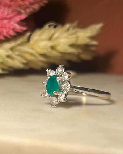 Bague Marguerite Émeraude &amp; Diamants &quot;Eglantine&quot; - Elliade Paris