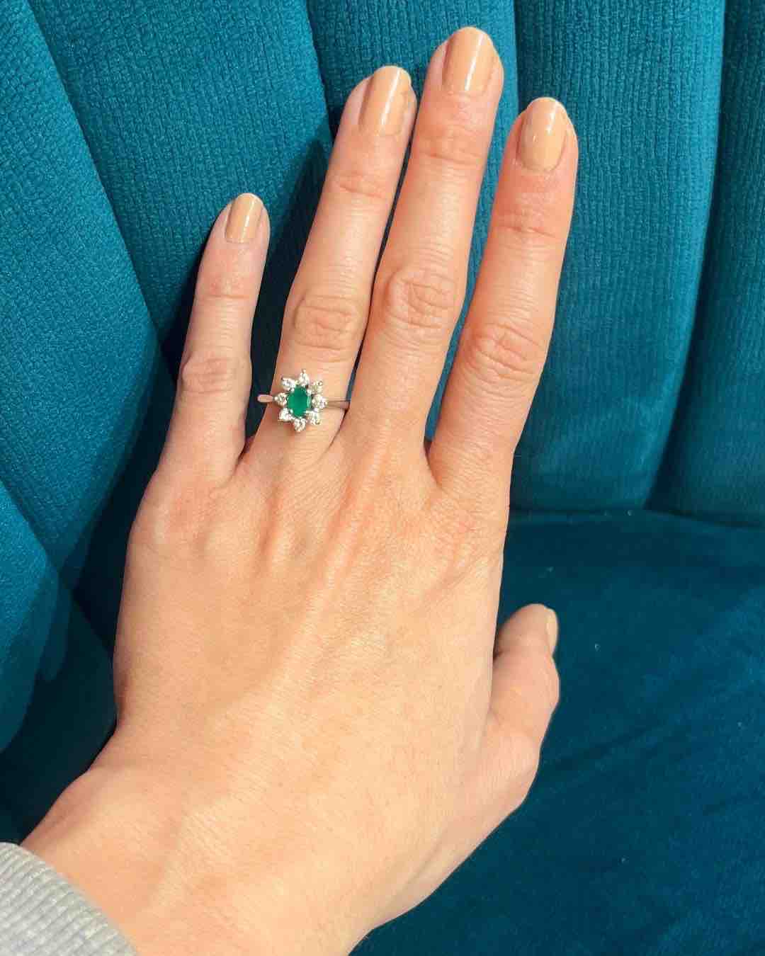 Bague Marguerite Émeraude &amp; Diamants "Eglantine" - Elliade Paris