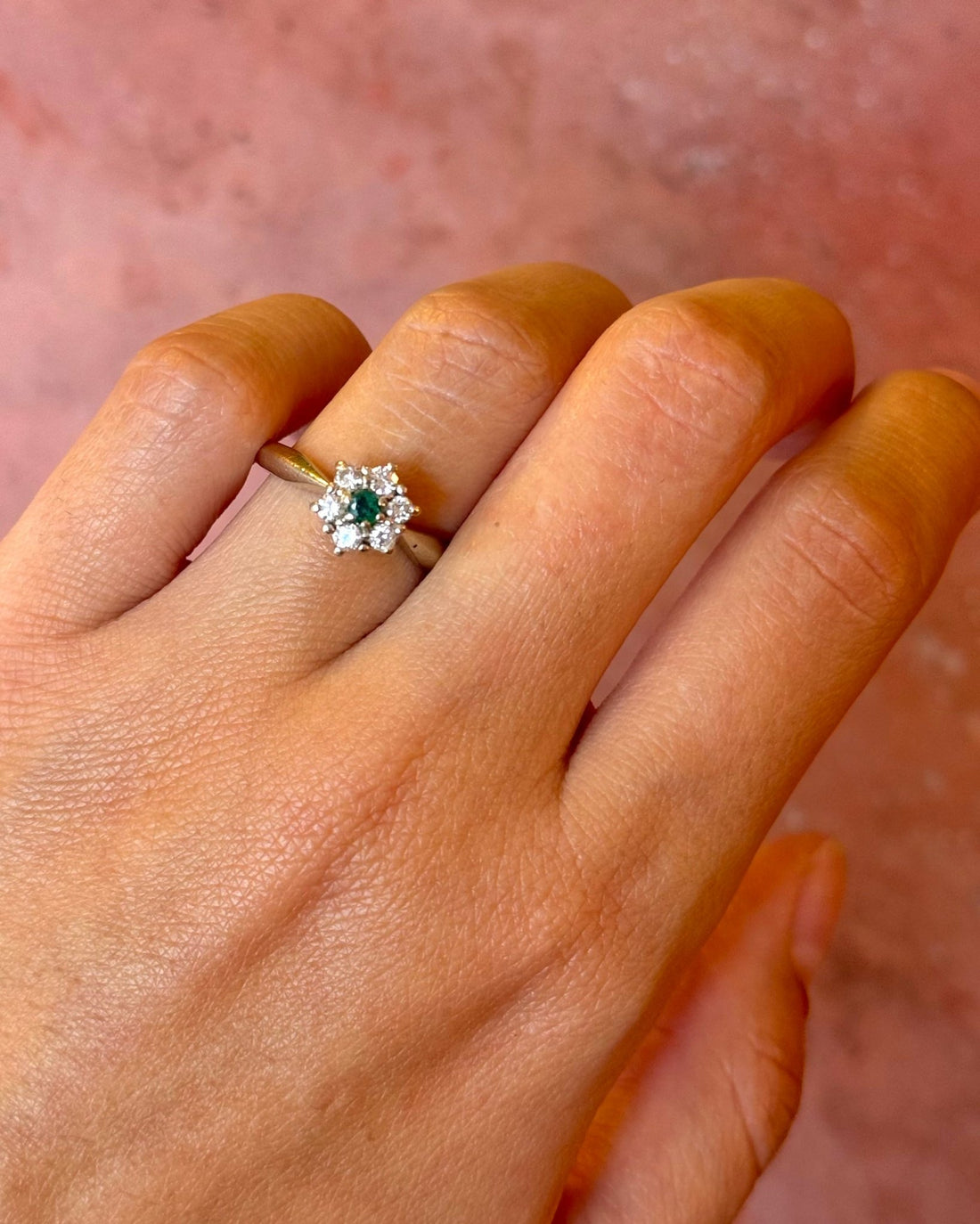 Bague Marguerite Émeraude &amp; Diamants "Elija" - Elliade Paris