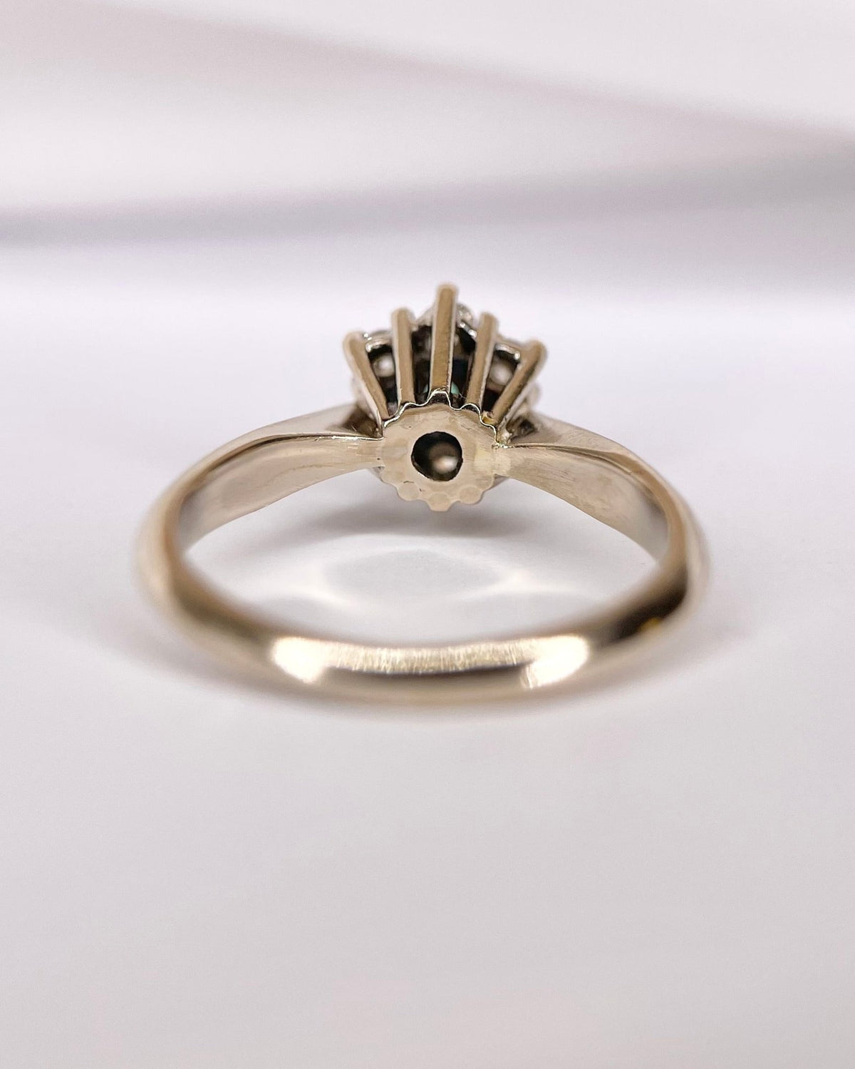 Bague Marguerite Émeraude &amp; Diamants "Elija" - Elliade Paris