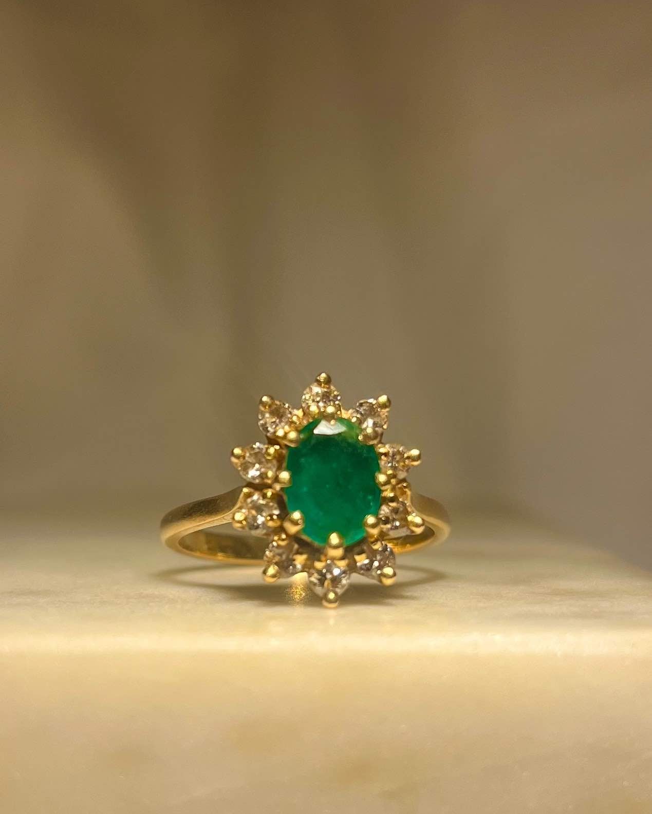 Bague Marguerite émeraude &amp; diamants "Evana" - Elliade Paris