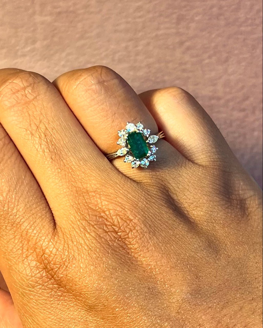 Bague Marguerite Émeraude &amp; Diamants "Gabriella" - Elliade Paris