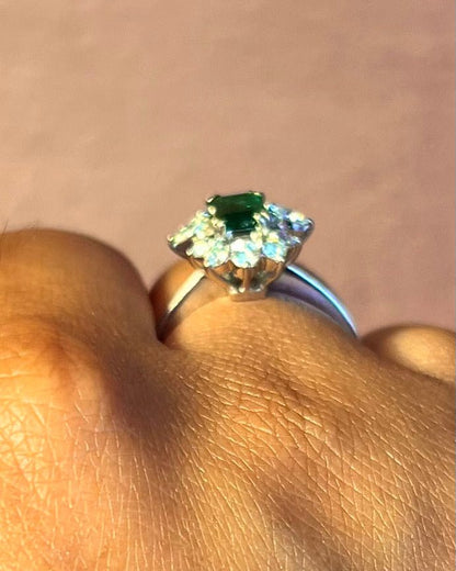 Bague Marguerite Émeraude &amp; Diamants "Gabriella" - Elliade Paris