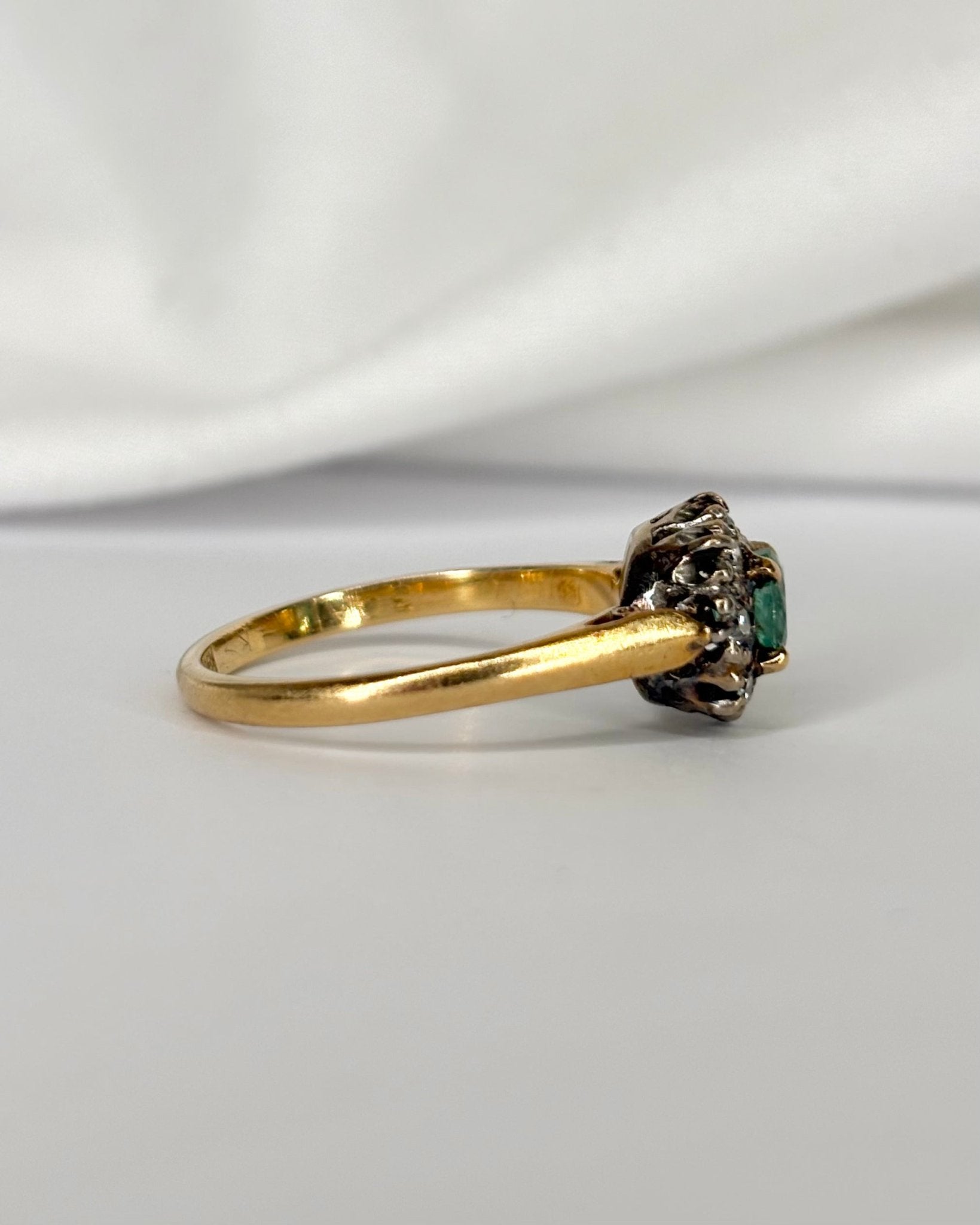 Bague Marguerite Émeraude &amp; Diamants "Garance" - Elliade Paris