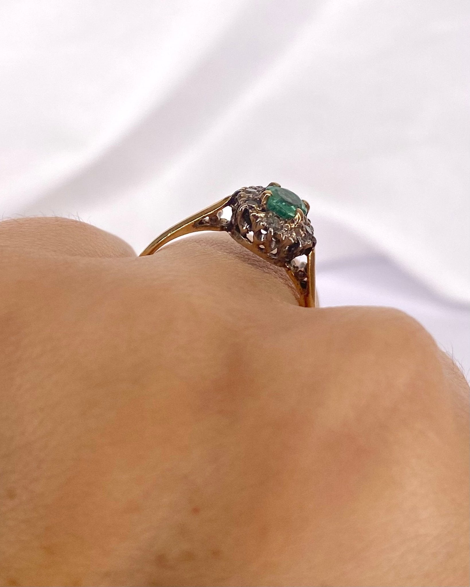 Bague Marguerite Émeraude &amp; Diamants "Garance" - Elliade Paris