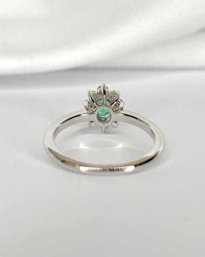Bague Marguerite Émeraude &amp; Diamants "Gretchen" - Elliade Paris