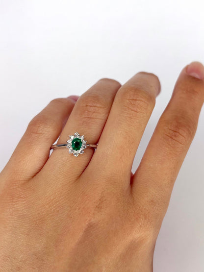 Bague Marguerite Émeraude &amp; Diamants "Gretchen" - Elliade Paris