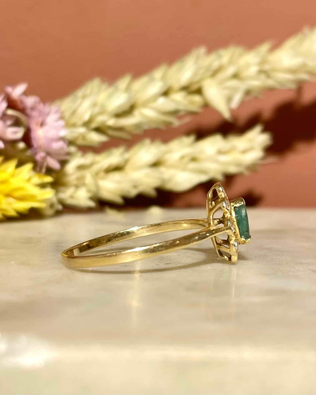 Bague Marguerite Émeraude &amp; Diamants &quot;Hemma&quot; - Elliade Paris