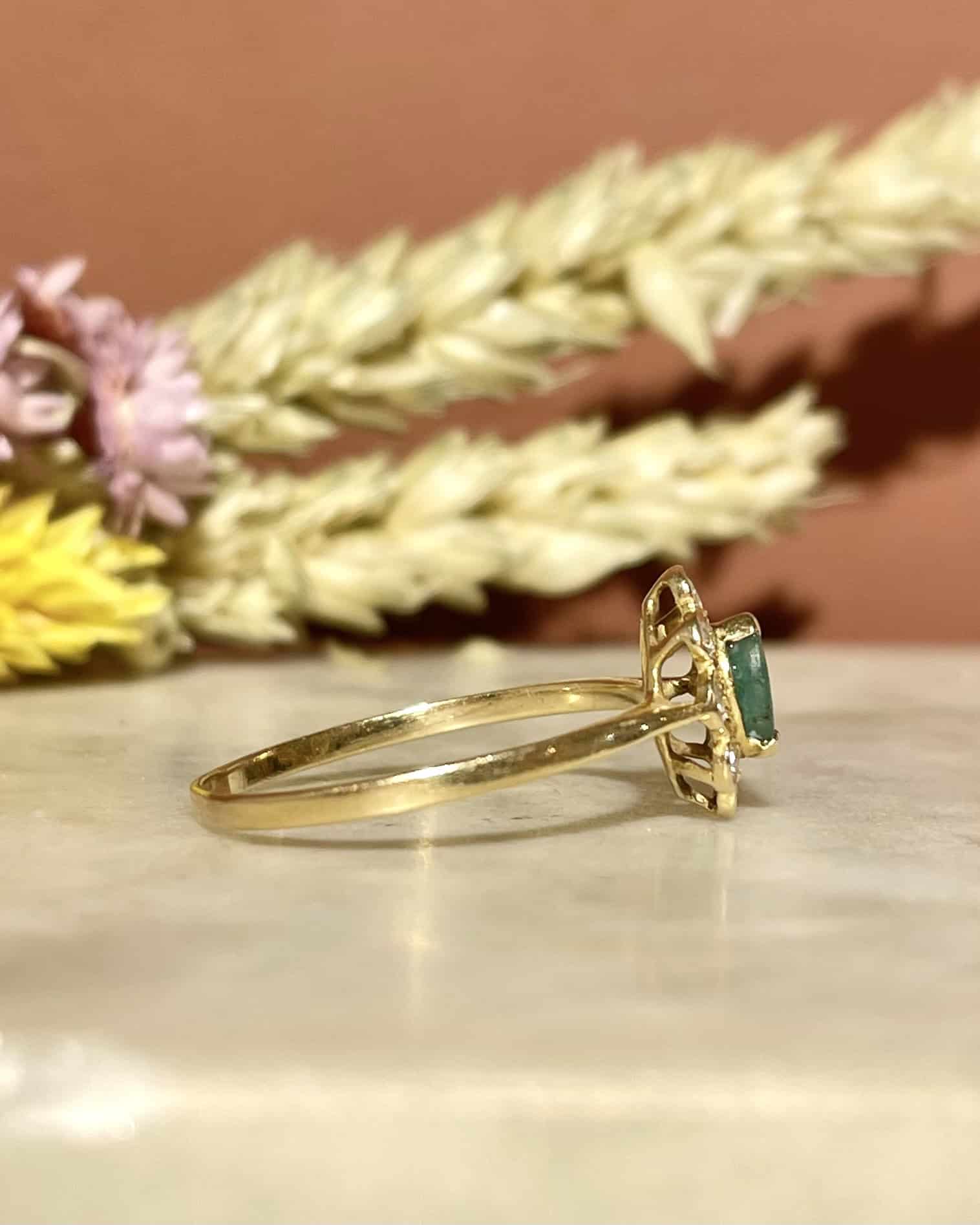 Bague Marguerite Émeraude &amp; Diamants &quot;Hemma&quot; - Elliade Paris