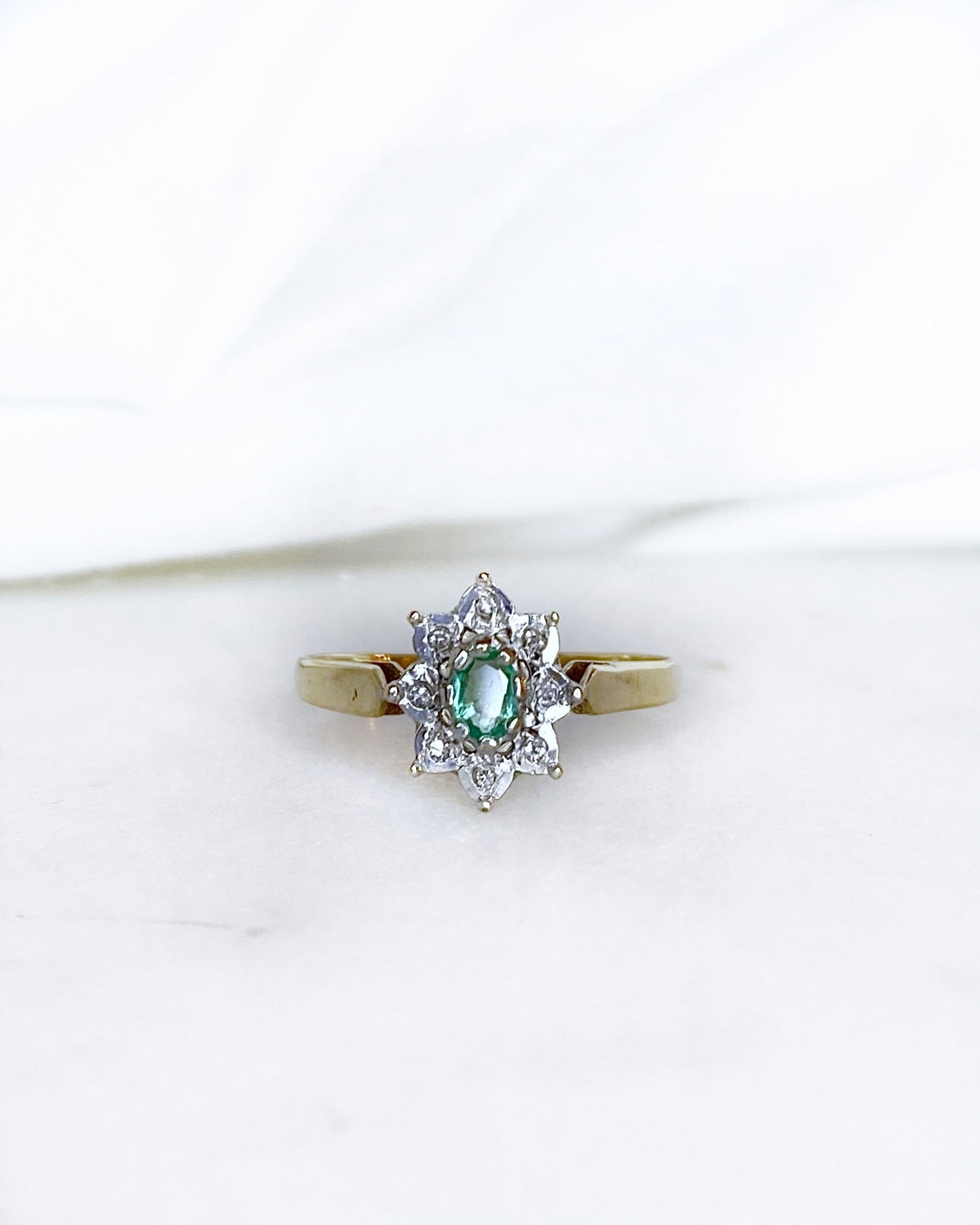 Bague Marguerite Émeraude &amp; Diamants &quot;Illéa&quot; - Elliade Paris
