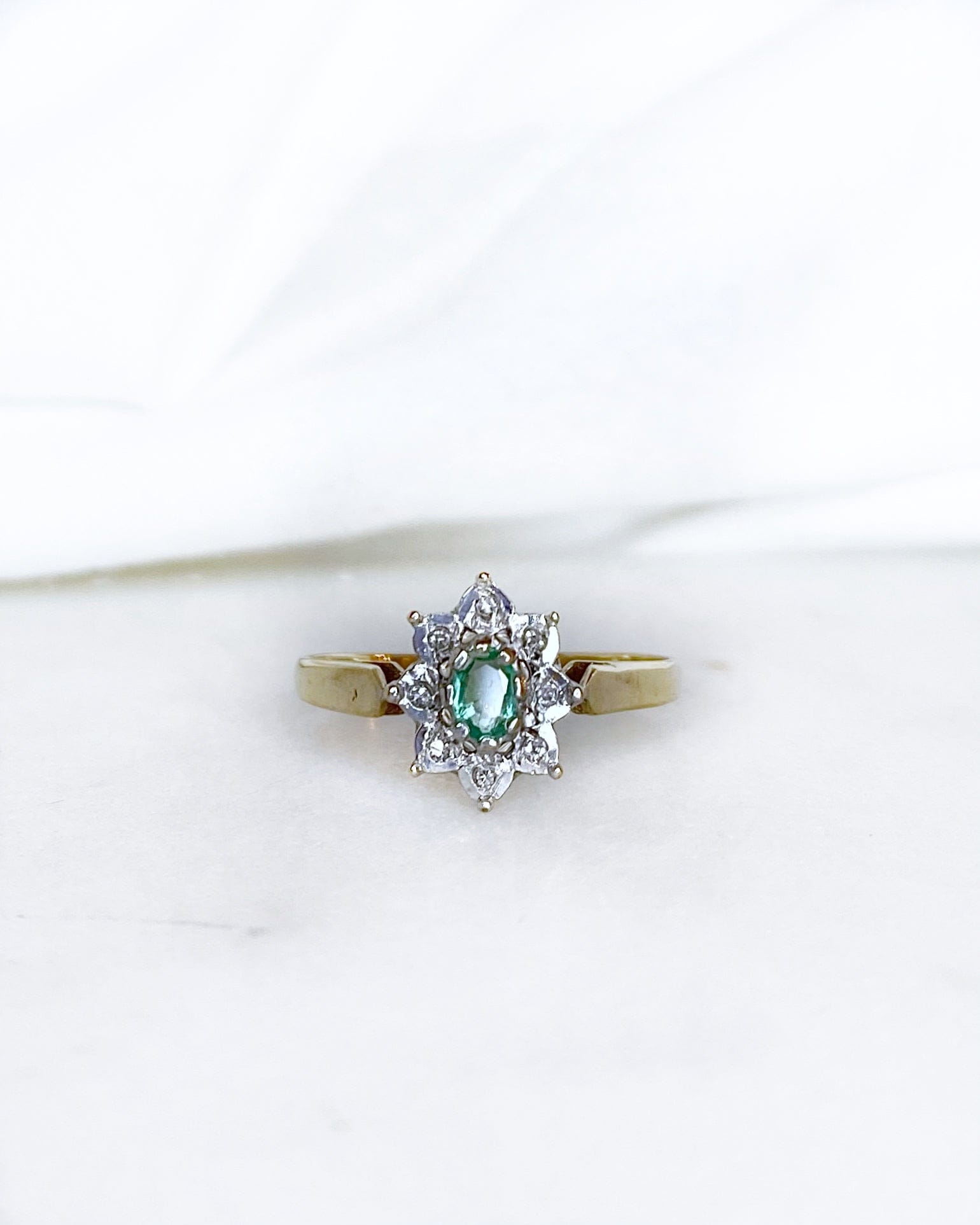 Bague Marguerite Émeraude &amp; Diamants "Illéa" - Elliade Paris