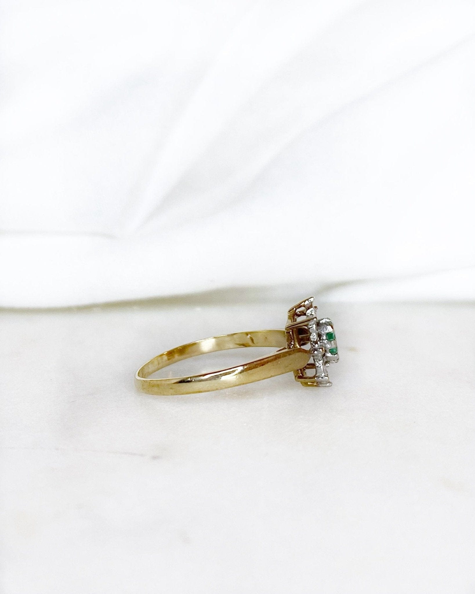 Bague Marguerite Émeraude &amp; Diamants "Illéa" - Elliade Paris