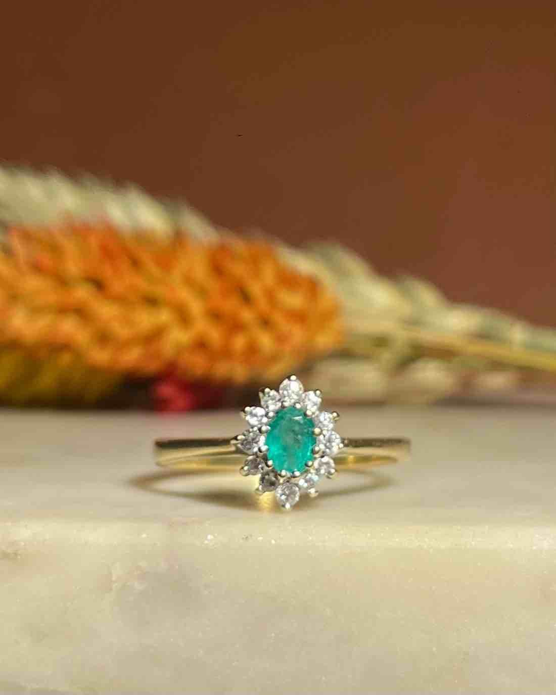Bague Marguerite Émeraude &amp; Diamants &quot;Ilona&quot; - Elliade Paris