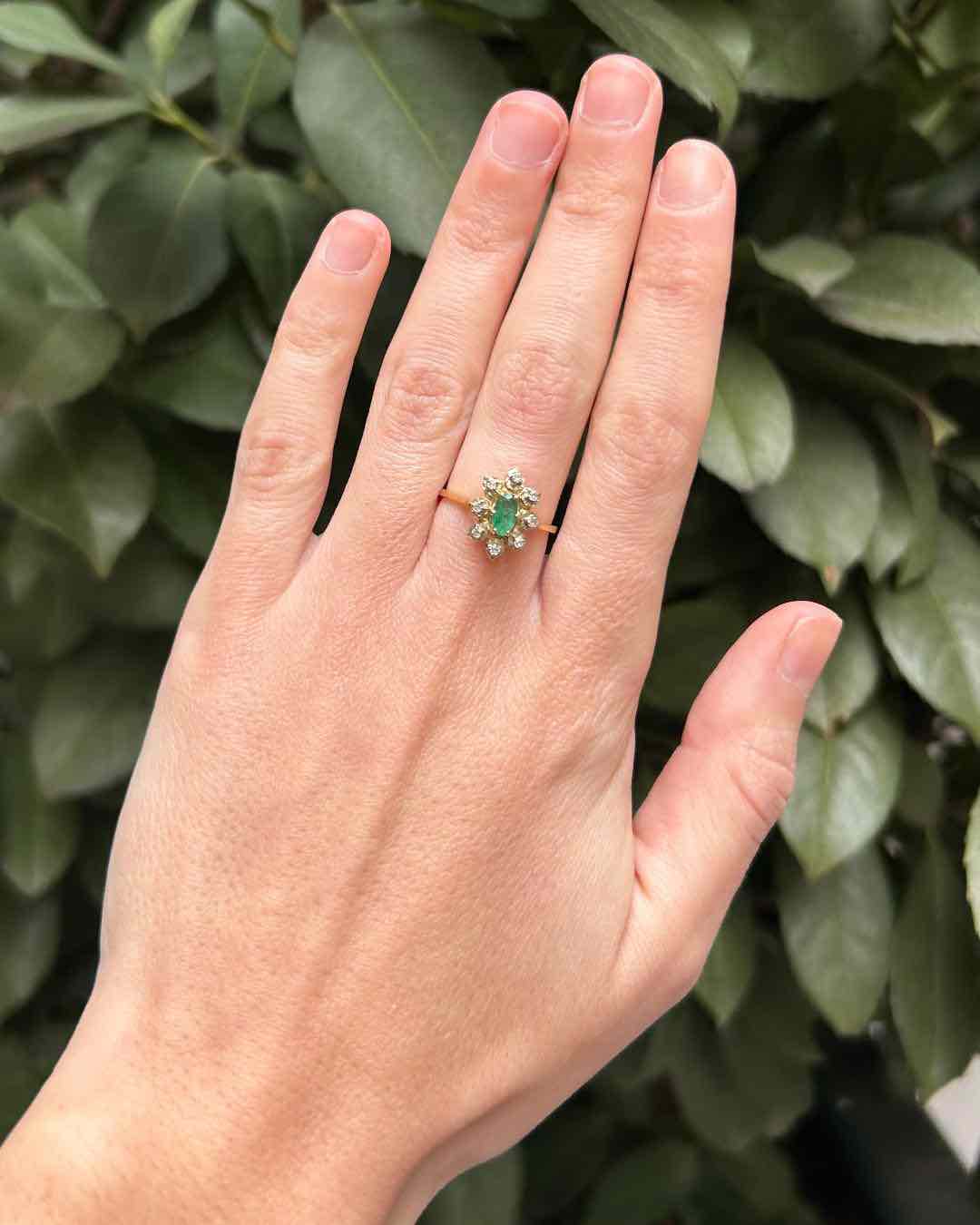 Bague Marguerite Émeraude &amp; Diamants "Inès" - Elliade Paris