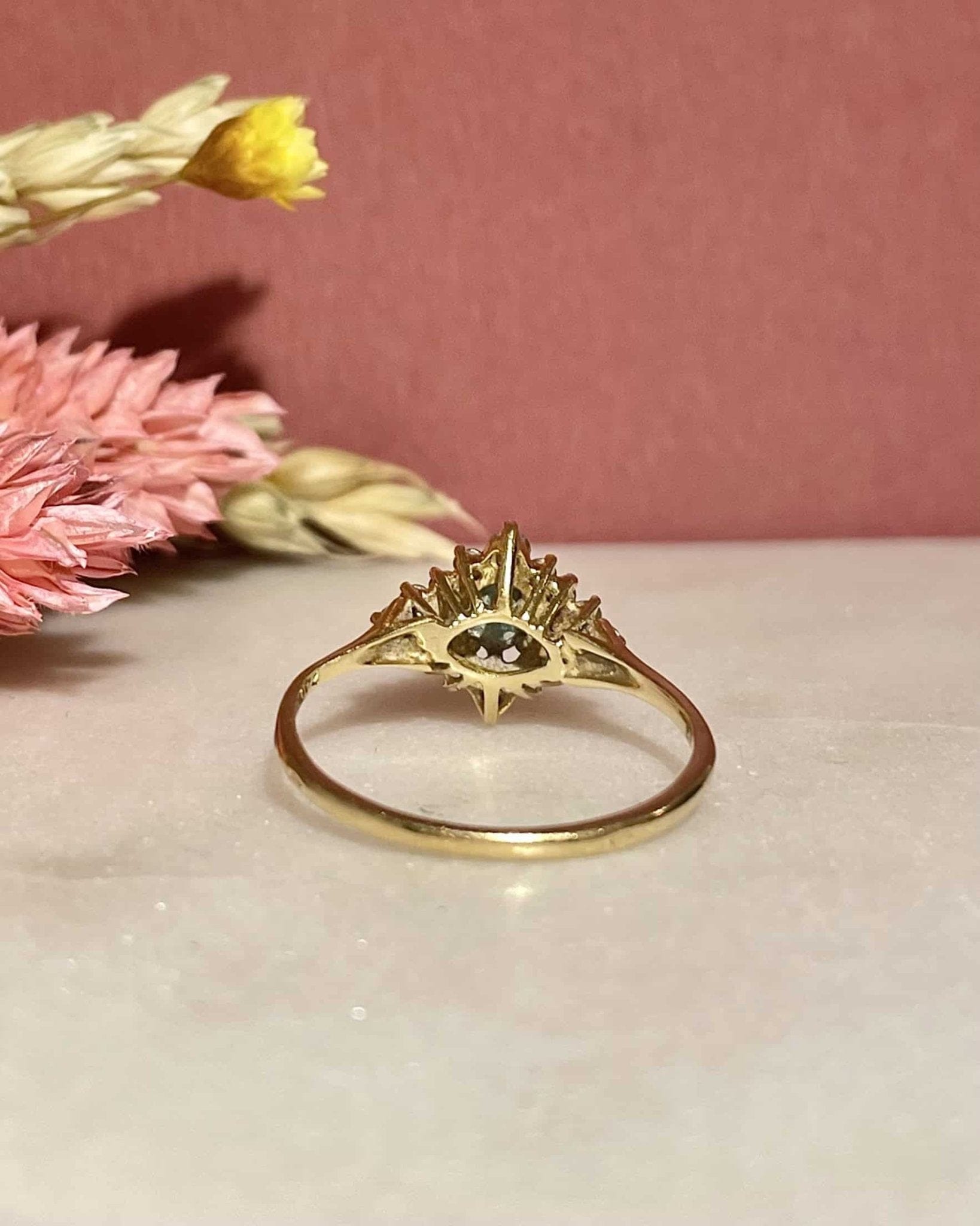 Bague Marguerite Émeraude &amp; Diamants "Ireyel" - Elliade Paris