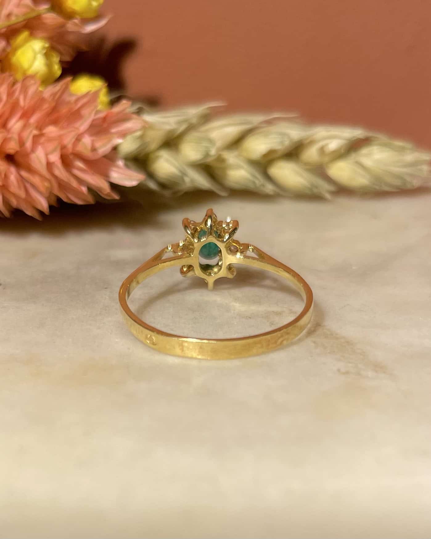 Bague Marguerite Émeraude &amp; Diamants "Izabella" - Elliade Paris