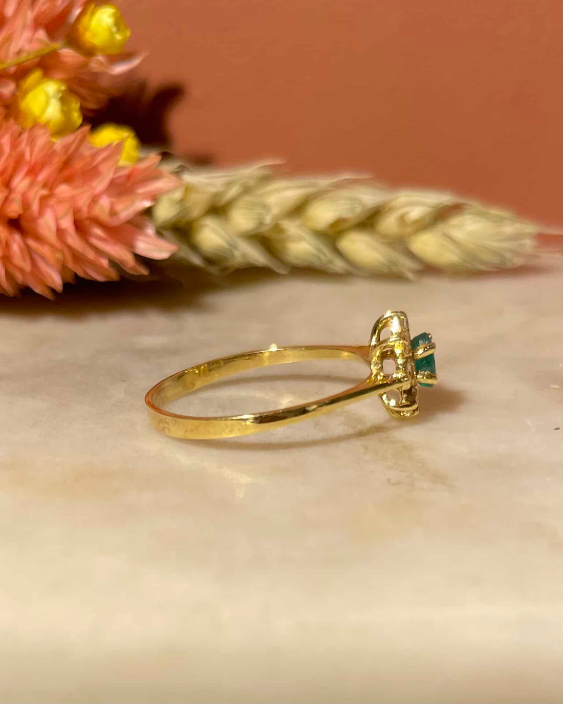 Bague Marguerite Émeraude &amp; Diamants &quot;Izabella&quot; - Elliade Paris