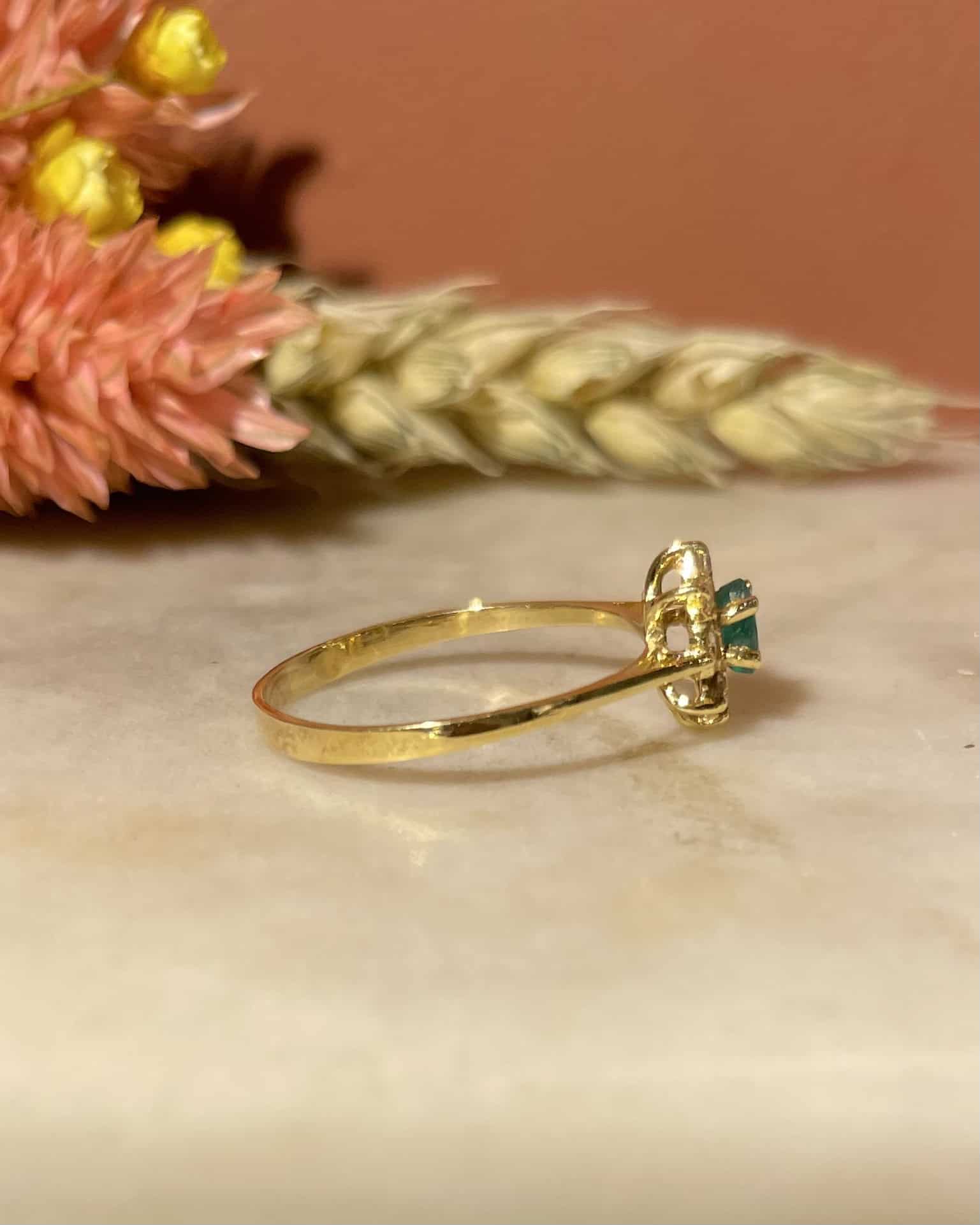 Bague Marguerite Émeraude &amp; Diamants "Izabella" - Elliade Paris