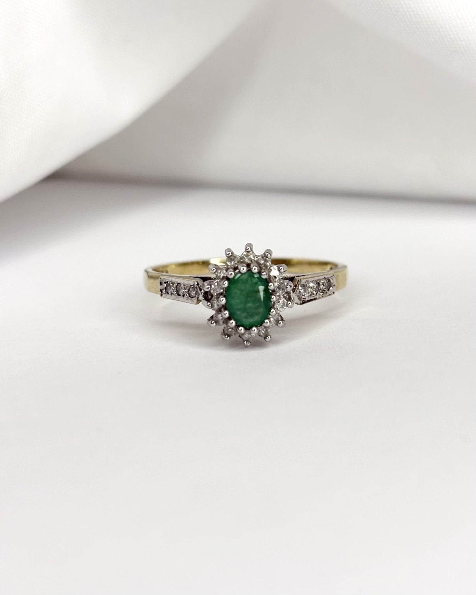 Bague Marguerite Émeraude &amp; Diamants "Jolene" - Elliade Paris