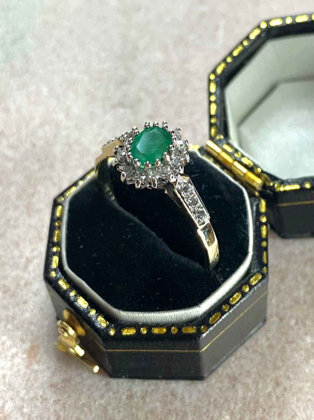 Bague Marguerite Émeraude &amp; Diamants "Jolene" - Elliade Paris