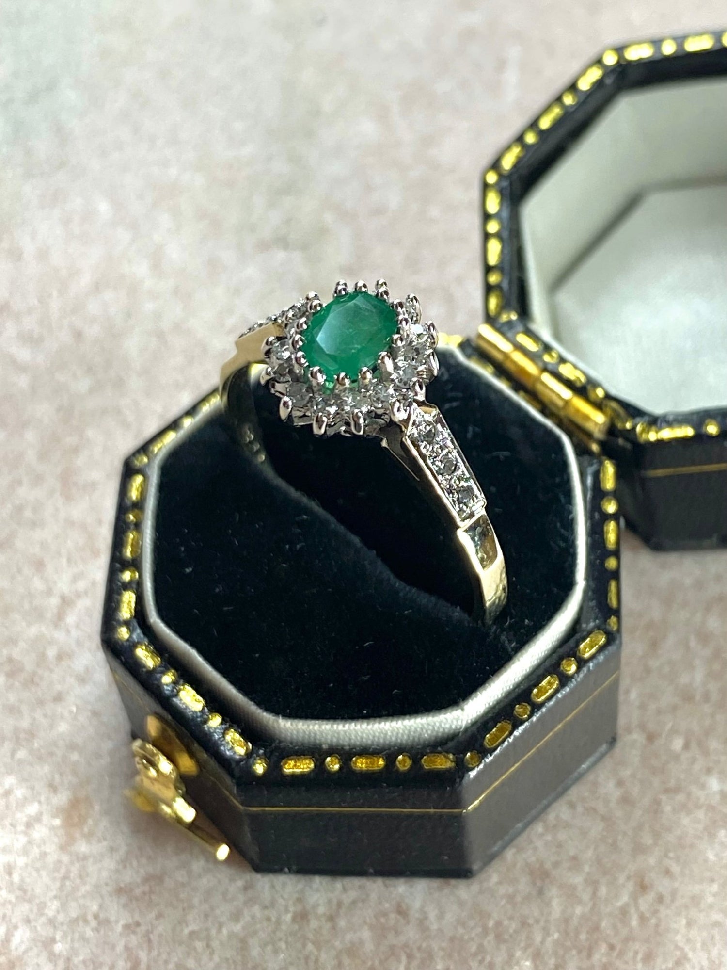 Bague Marguerite Émeraude &amp; Diamants "Jolene" - Elliade Paris