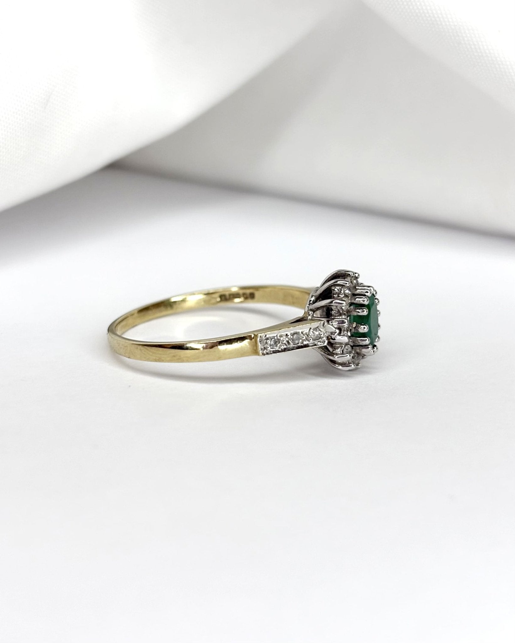 Bague Marguerite Émeraude &amp; Diamants "Jolene" - Elliade Paris