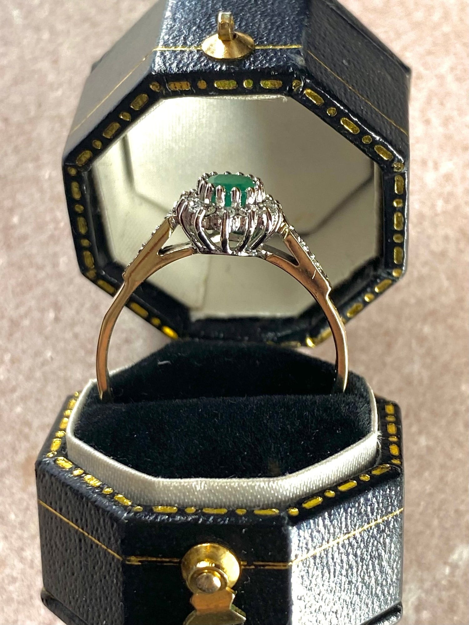 Bague Marguerite Émeraude &amp; Diamants "Jolene" - Elliade Paris