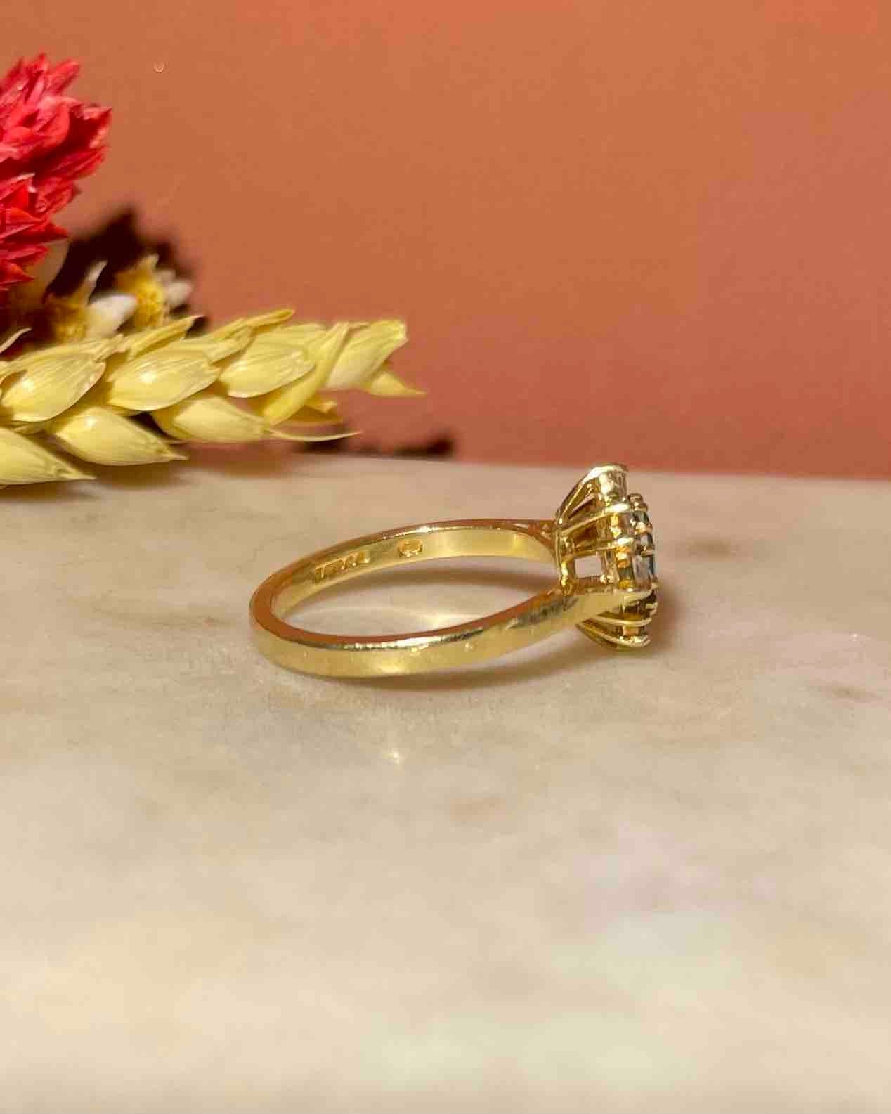 Bague Marguerite Emeraude &amp; Diamants "Kacie" - Elliade Paris