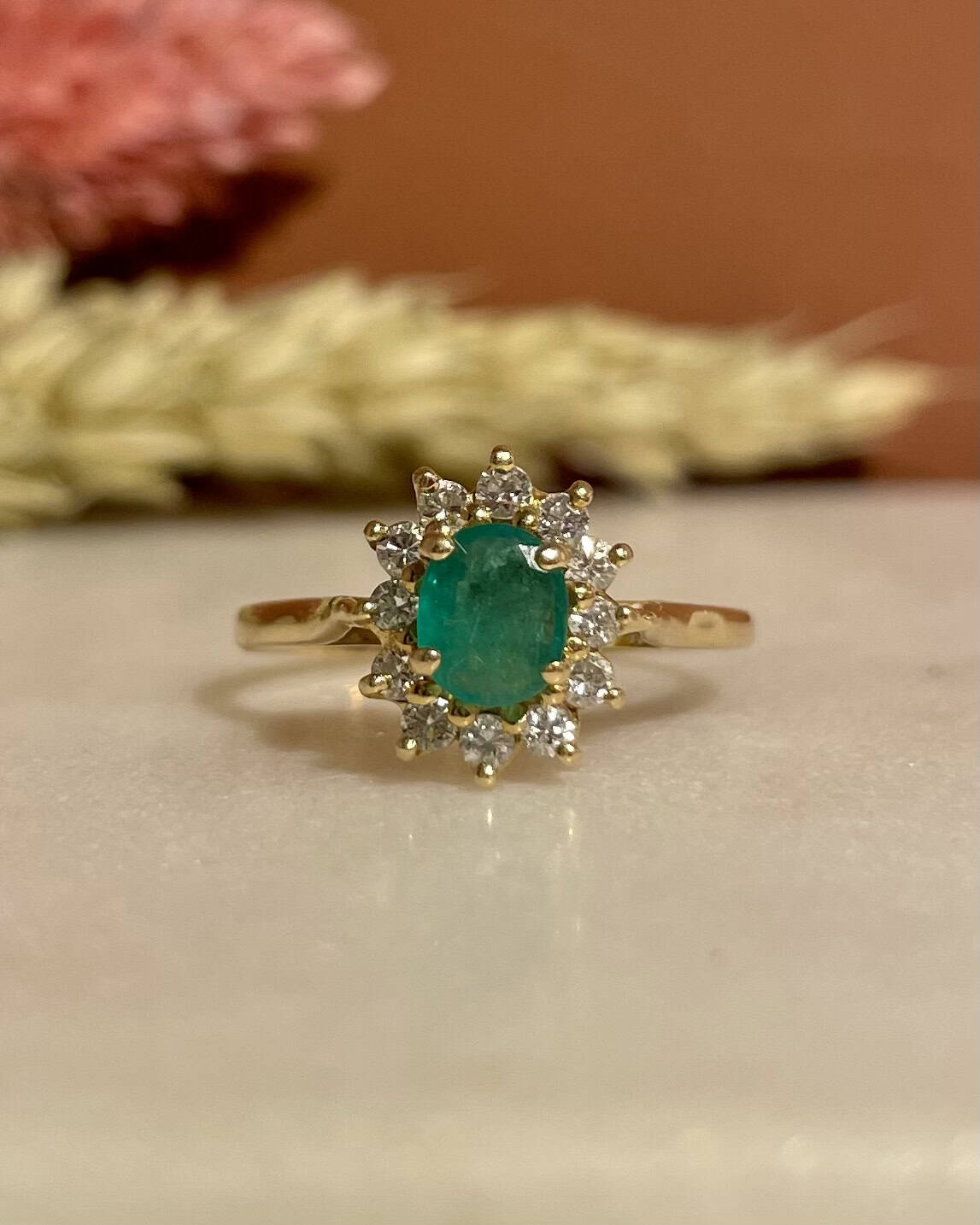 Bague Marguerite Émeraude &amp; Diamants "Khalisa" - Elliade Paris