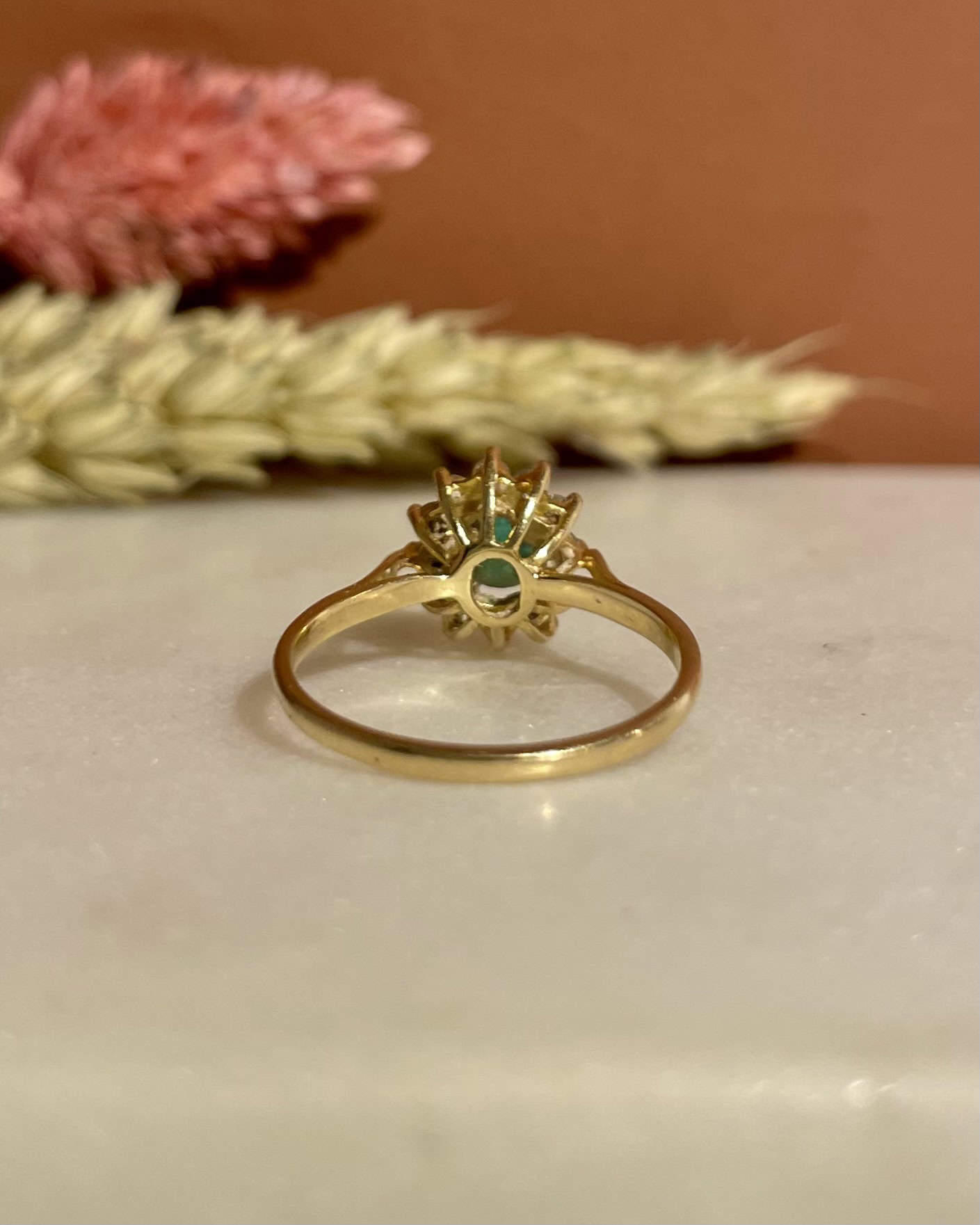 Bague Marguerite Émeraude &amp; Diamants "Khalisa" - Elliade Paris