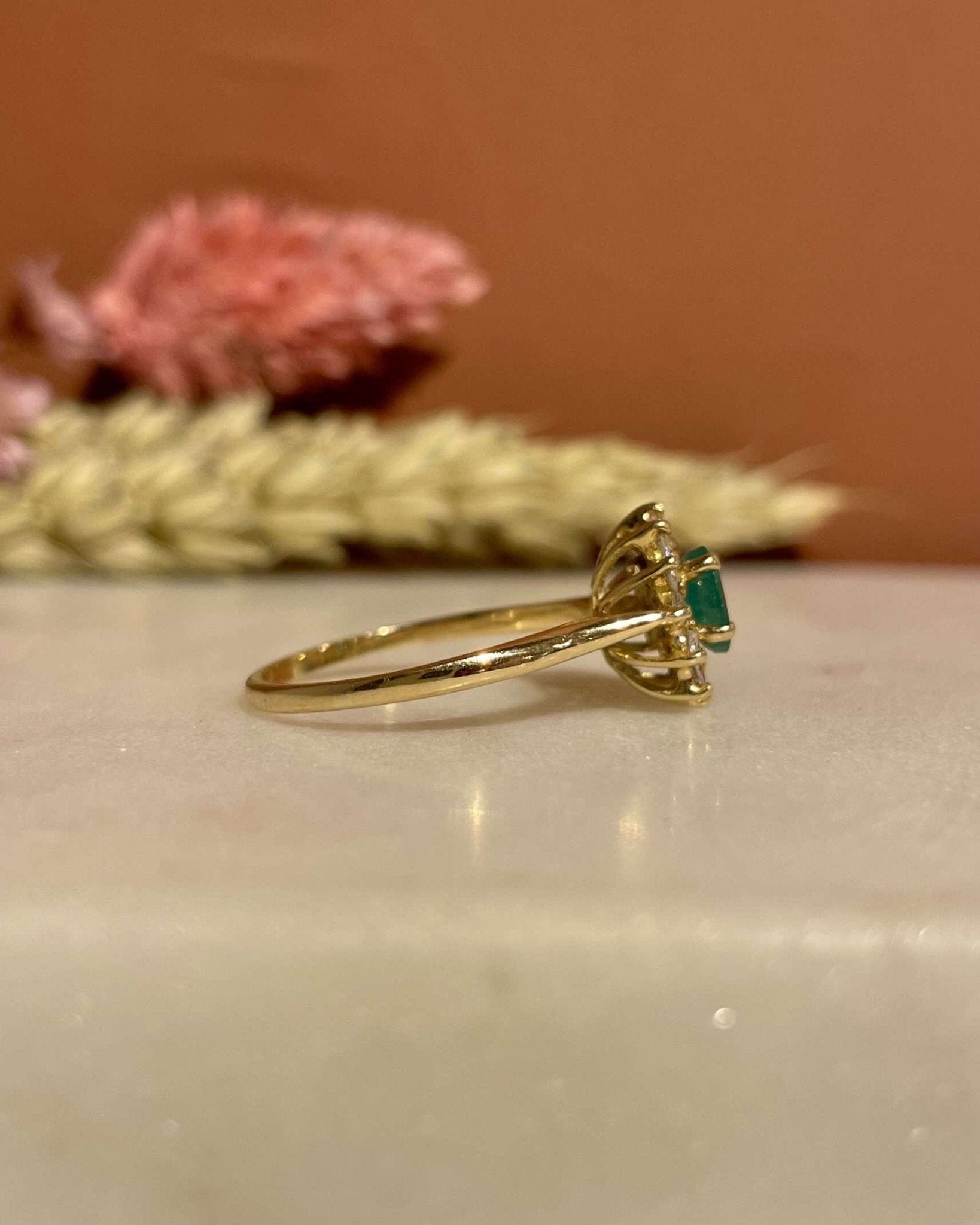 Bague Marguerite Émeraude &amp; Diamants "Khalisa" - Elliade Paris