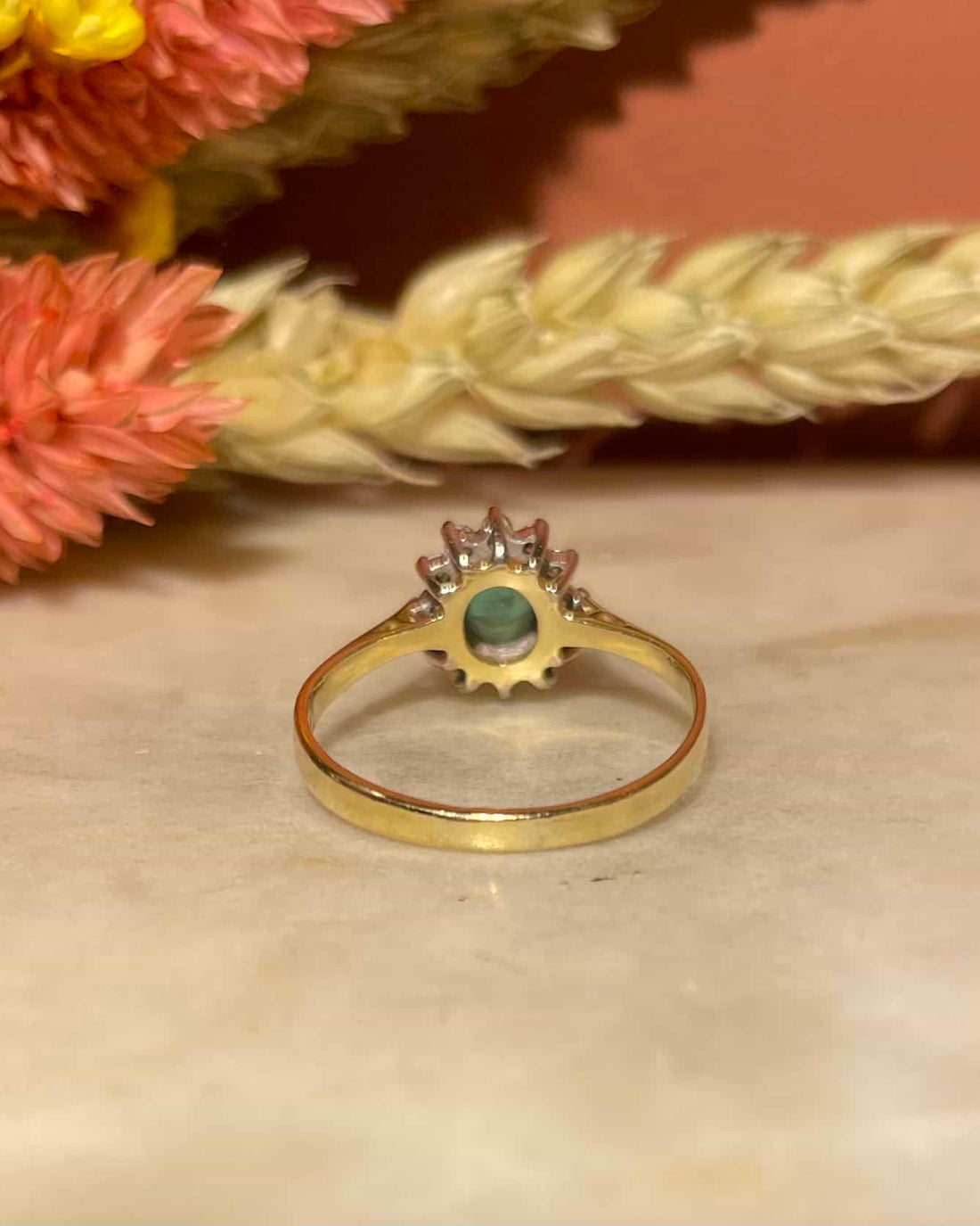 Bague Marguerite Émeraude &amp; Diamants &quot;Krista&quot; - Elliade Paris