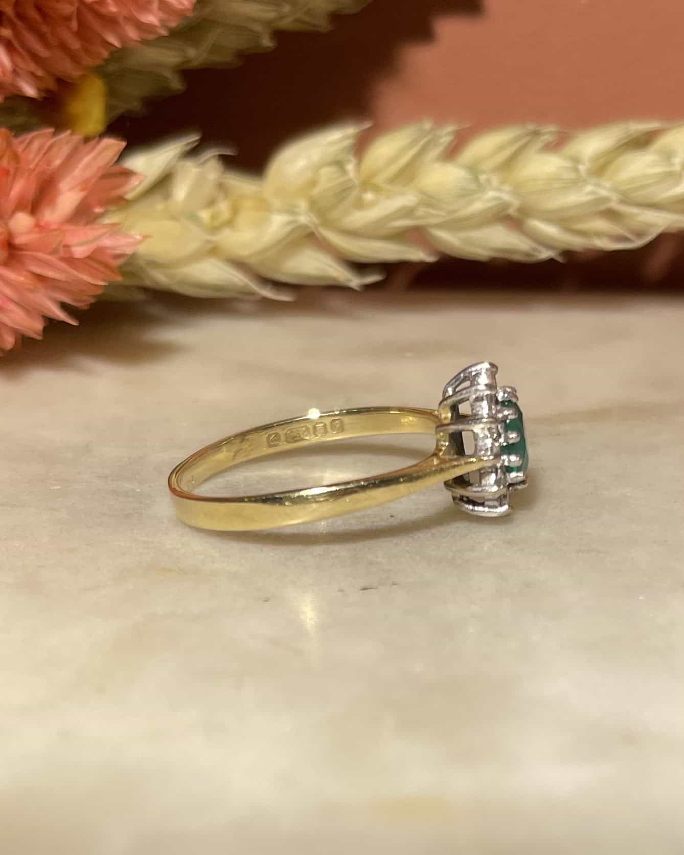 Bague Marguerite Émeraude &amp; Diamants &quot;Krista&quot; - Elliade Paris