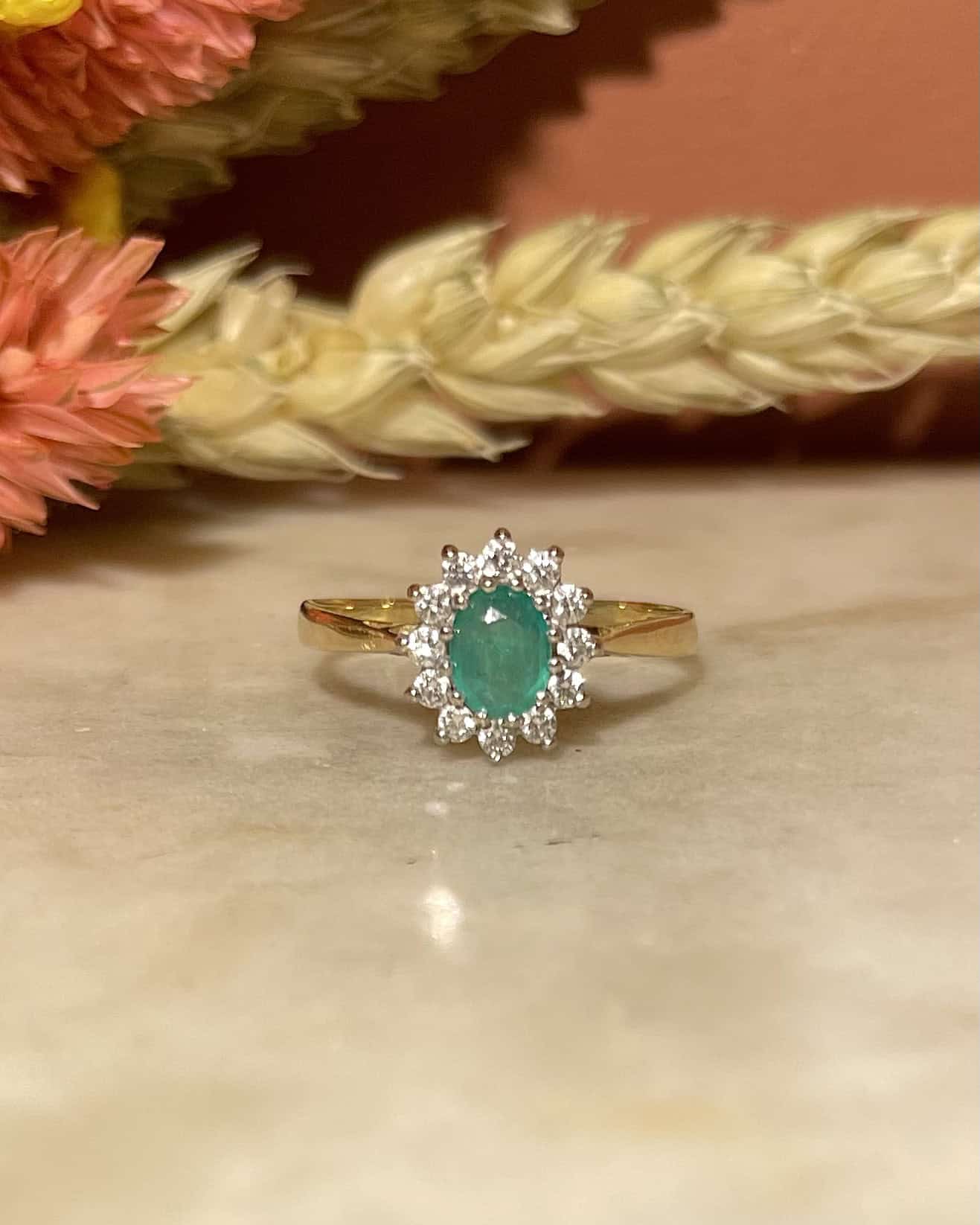 Bague Marguerite Émeraude &amp; Diamants "Krista" - Elliade Paris