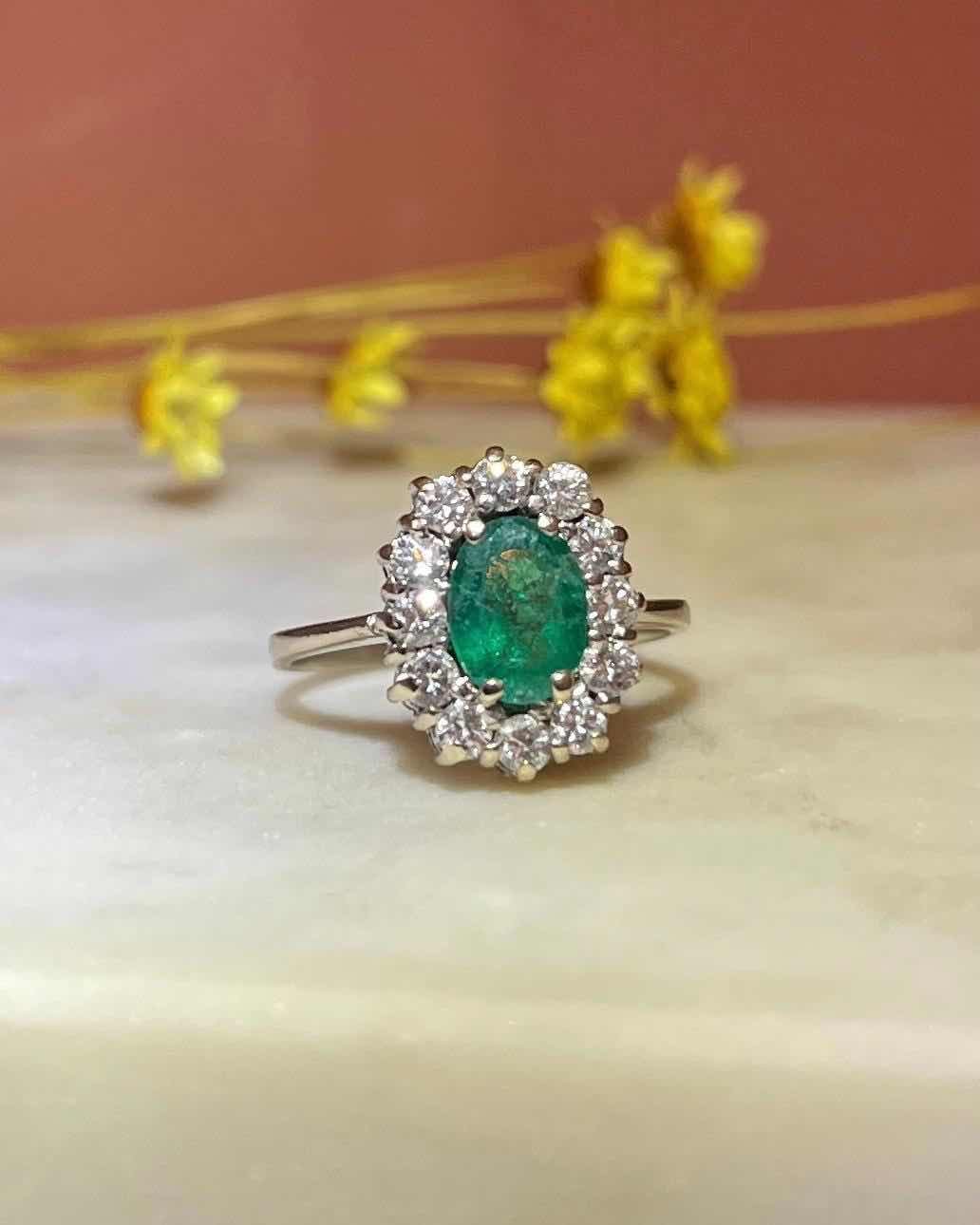 Bague Marguerite Émeraude &amp; Diamants "Léa" - Elliade Paris