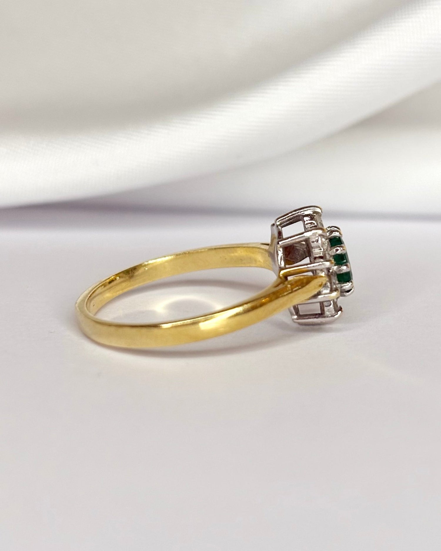 Bague Marguerite Émeraude &amp; Diamants "Léandre" - Elliade Paris