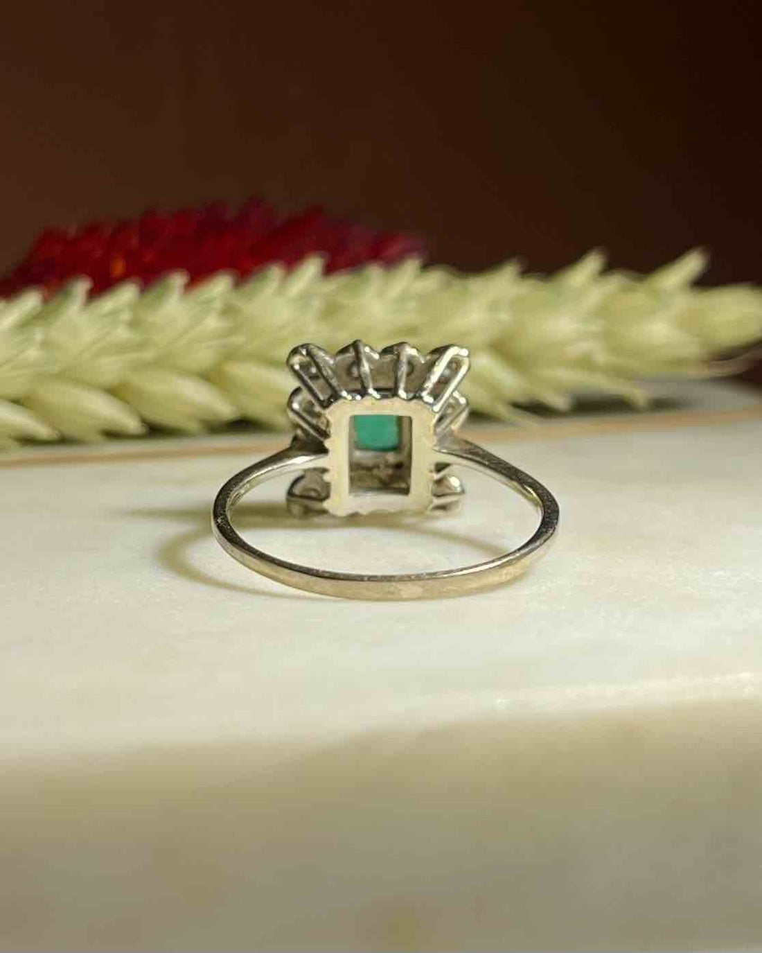 Bague Marguerite Émeraude &amp; Diamants &quot;Lise&quot; - Elliade Paris